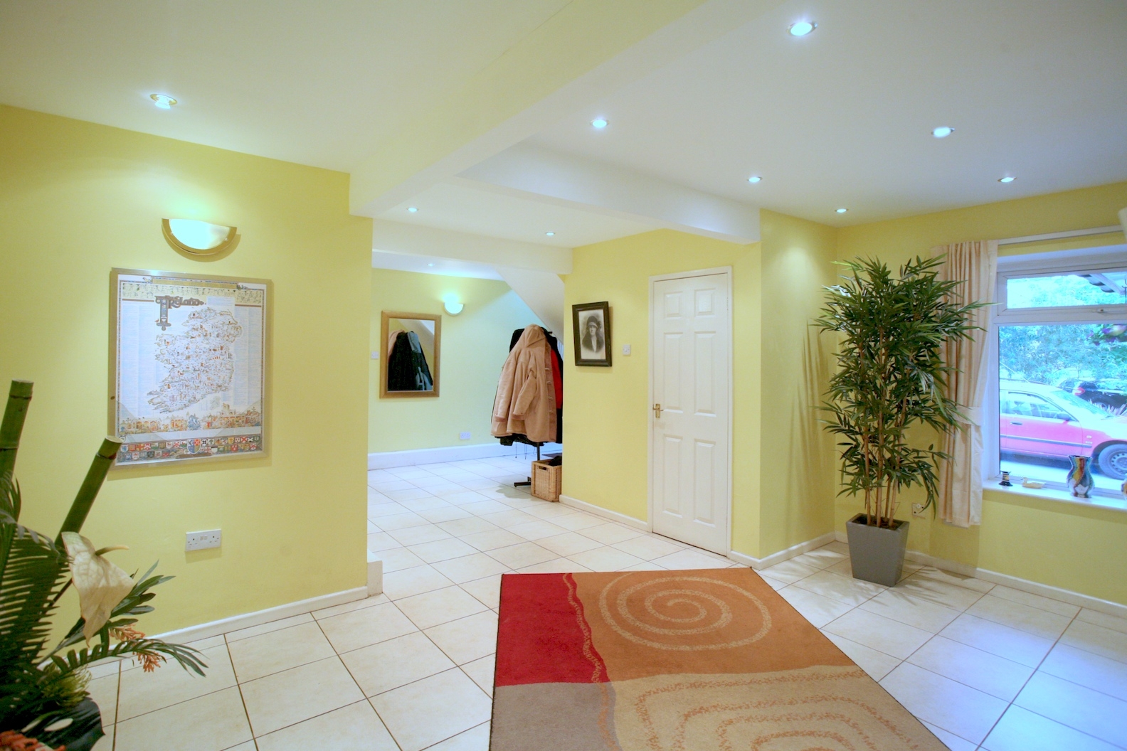 12 Pennine Dr  006 - INT.JPG